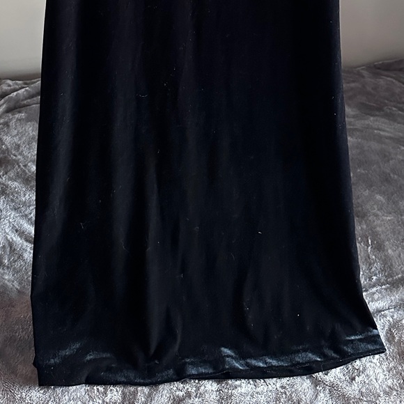 Black Velvet vintage evening gown by Gloria Vanderbilt - Picture 3 of 9